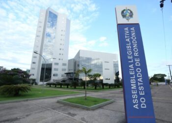 Projeto de Lei de Alex Redano garante prioridade em matrícula escolar para mulheres vítimas de violência doméstica e seus dependentes