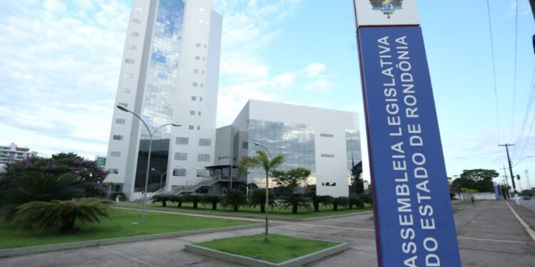 Projeto de Lei de Alex Redano garante prioridade em matrícula escolar para mulheres vítimas de violência doméstica e seus dependentes