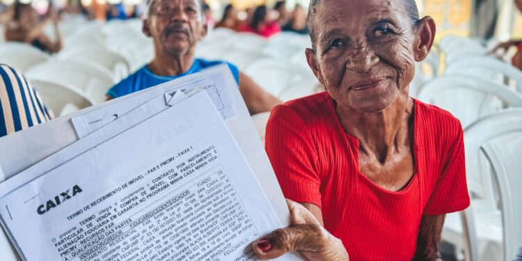 DIGNIDADE: Famílias contempladas com moradias no residencial Porto Fino agradecem por realizarem o sonho da casa própria