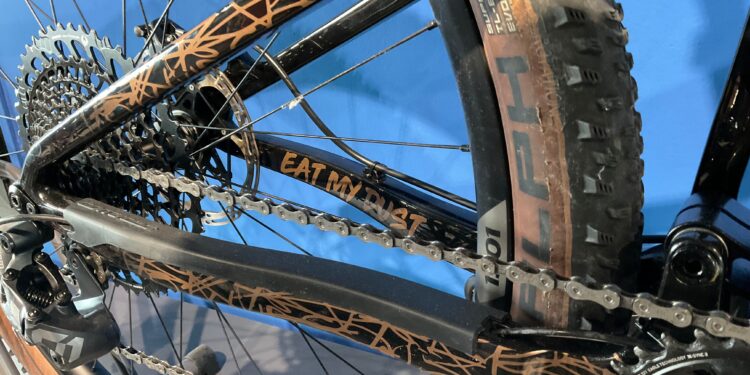 DEU RUIM: Corrente de bike cai e casal de adolescentes é apreendido após assalto