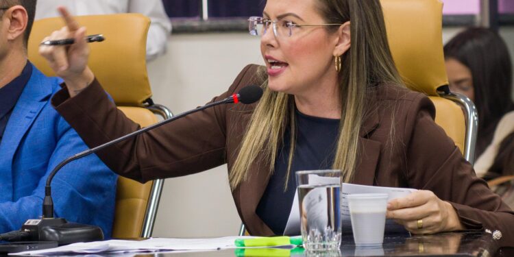 Câmara de Porto Velho aprova PL de Sofia Andrade, que garante transparência em atividades religiosas nas escolas municipais