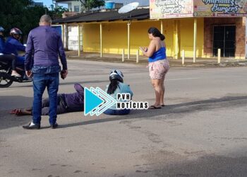 URGENTE: Moto app com passageira são atropelados por carro em Avenida