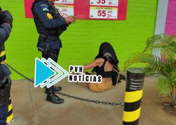 NA CABEÇA: Briga em ponto de prostituição termina com travesti agredida a pauladas na capital