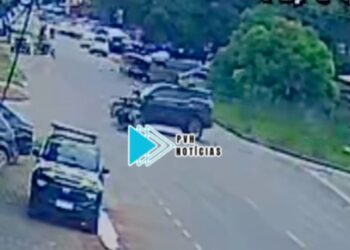 VÍDEO: SW4 invade cruzamento e atropela motociclista no centro