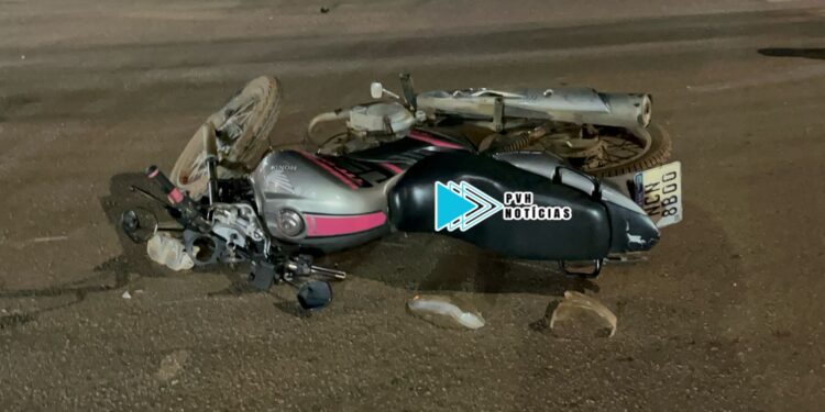 NO SEMÁFORO: Batida entre motos deixa três mulheres feridas na zona leste