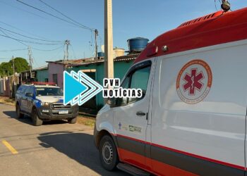 URGENTE: Homem é atacado a facadas durante confusão com moradores de rua