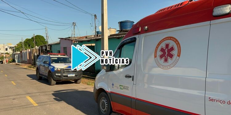 URGENTE: Homem é atacado a facadas durante confusão com moradores de rua