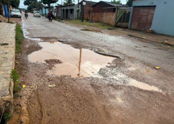 Vereador Edimilson Dourado solicita tapa-buracos e reparos em boca de lobo na Zona Sul de Porto Velho