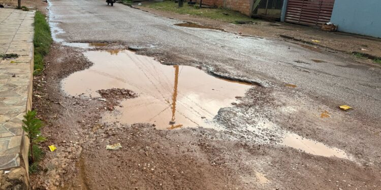 Vereador Edimilson Dourado solicita tapa-buracos e reparos em boca de lobo na Zona Sul de Porto Velho