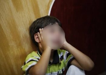 INJURIA: Mulher é presa suspeita de chamar de “macaco” para criança em vila de apartamentos