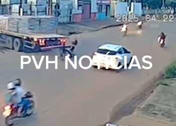 VÍDEO: Motociclista sofre fratura exposta em grave acidente com caminhão na Amazonas
