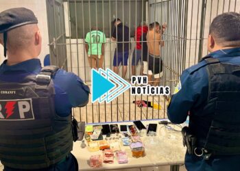 NO ESCURO: Equipe do sgt Machado prende quatro suspeitos com drogas e dinheiro estrangeiro na zona leste