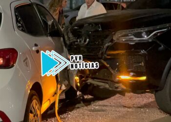 URGENTE: Motorista de app e passageira ficam feridas em acidente no centro
