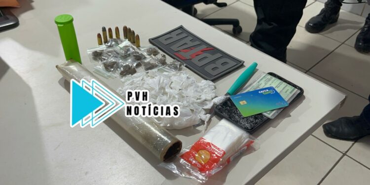 NO FLAGRA: BPTAR recebe denúncia e prende traficante com drogas na zona leste