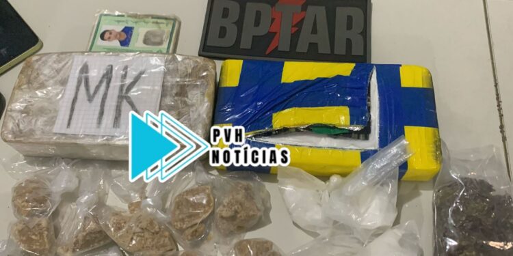 NA MOCHILA: BPTAR prende jovem com mais de 2kg de drogas na zona sul