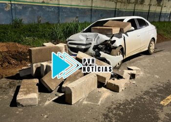 APAGOU: Motorista passa mal e bate contra blocos de concreto