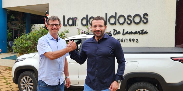 Deputado Ribeiro do Sinpol entrega veículo ao Lar dos Idosos em Vilhena