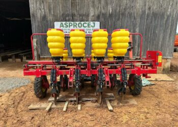 Mais investimentos para Machadinho do Oeste: Deputado Alan Queiroz entrega R$ 120 mil em equipamentos agrícolas ao município