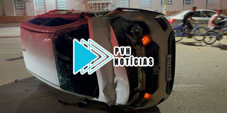 URGENTE: Motorista de Argo foge depois de causar acidente com capotamento no centro