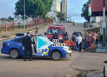 URGENTE: Motociclista sofre fratura exposta em batida de frente com HB20 na Farquar