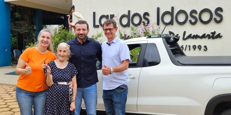 Deputado Ribeiro do Sinpol entrega veículo ao Lar dos Idosos em Vilhena