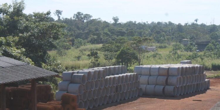 Deputado Alan Queiroz solicita a instalação de manilhas de concreto em ruas do distrito de Rio Pardo