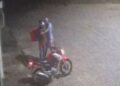 COM ESCOPETA: Bandido rouba moto de entregador de delivery na zona leste