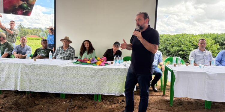 Laerte Gomes participa de encontro de cafeicultores em evento sobre tecnologia e sustentabilidade em Ouro Preto do Oeste