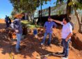 Deputado Laerte Gomes visita obras de bloqueteamento no distrito de Tancredópolis em Alvorada do Oeste
