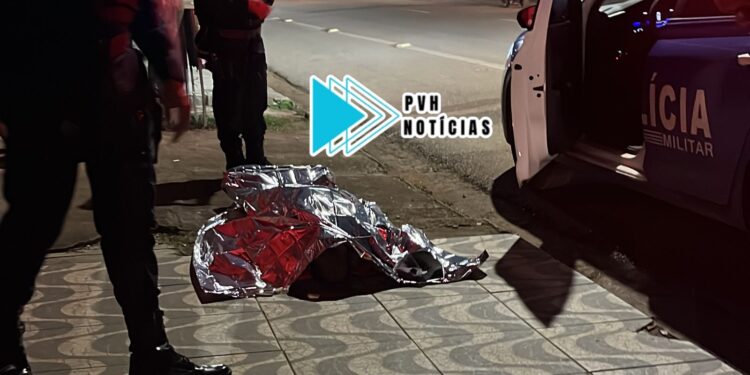 URGENTE: Idoso passa mal e morre em calçada na frente de escola em Porto Velho