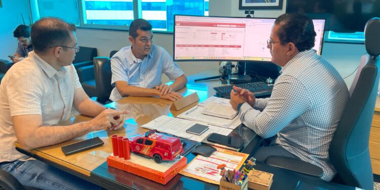 Vereador Adalto de Bandeirantes busca melhorias na segurança dos distritos de Porto Velho em reunião com secretário da SESDEC.