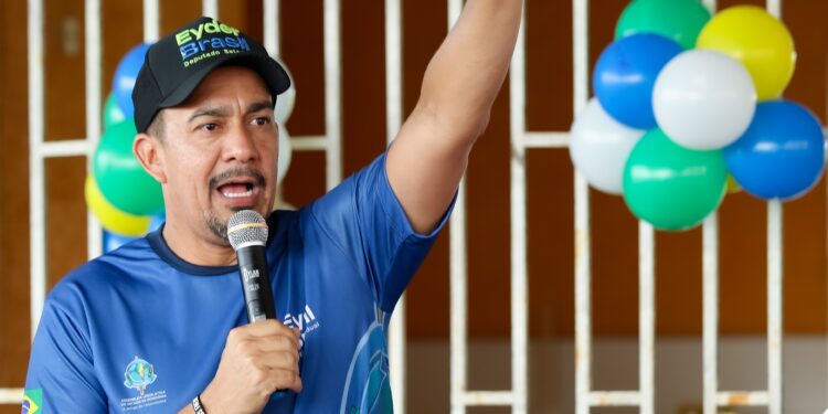 Eyder Brasil realiza evangelismo com arte no Espaço Alternativo