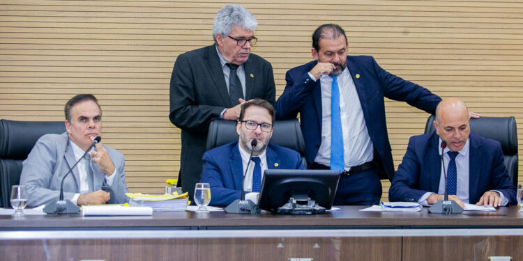 Presidente da Assembleia Legislativa, deputado Alex Redano, solicita Rondônia Cidadã para o condomínio pró-moradia Leste, em Porto Velho