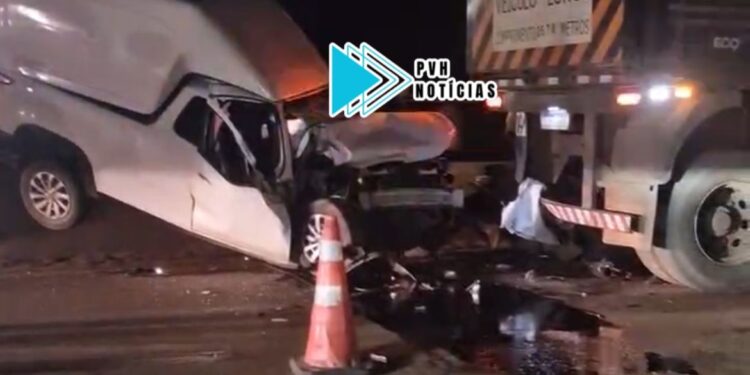 URGENTE: Motorista fica ferido em grave acidente com carreta na BR-364