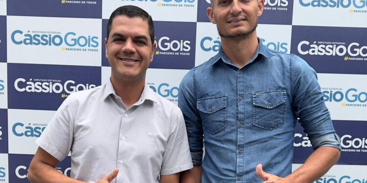 Deputado Cássio Gois destina R$ 650 mil para Castanheiras adquirir escavadeira hidráulica