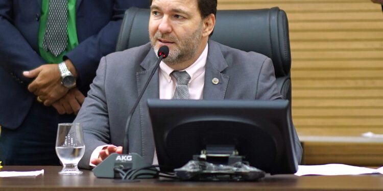 Deputado Alex Redano solicita sinalização urgente na RO-459, entre Rio Crespo e BR-364