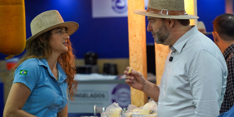 Presidente Alex Redano visita expositores e fortalece apoio da Assembleia durante a Rondônia Rural Show 2025