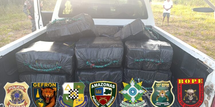 INTERCEPTADO: Ação conjunta apreende 300kg de drogas em aeronave