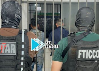 NEGOCIANDO: BPTAR prende foragido e irmão com duas armas na zona leste