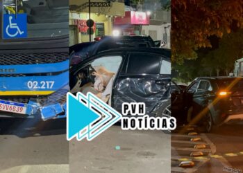 URGENTE: Mulher fica ferida em acidente envolvendo três veículos no centro