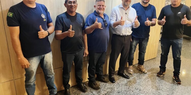 Presidente Alex Redano recebe servidores do DER e garante apoio à valorização da categoria