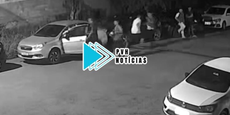 VÍDEO: Criminosos agridem jovem durante roubo de iPhone perto de casa noturna no centro