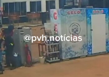 FILMADO: Bandidos encapuzados assaltam frentista em posto de combustíveis em RO – Veja Vídeo
