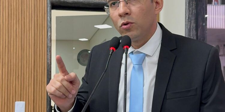 Prefeito sanciona lei que veda nomeação de condenados por crimes sexuais e outras formas de violência