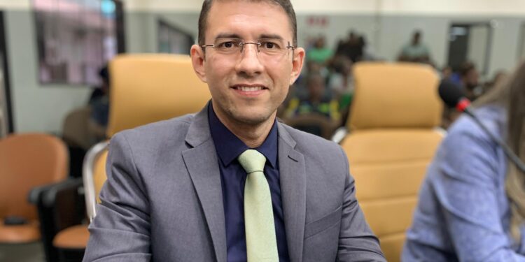 Vereador Pedro Geovar apresenta PL que propõe reserva de leitos em maternidades públicas para mães em situação de perda gestacional