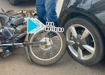 URGENTE: Motoboy quebra perna após bater em traseira de carro na Pinheiro Machado