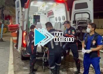 URGENTE: Mecânico é atacado a facada em residência no centro