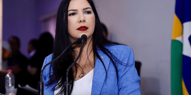 Cristiane Lopes reforça urgência na duplicação e na redução do valor de pedágios durante audiências públicas em Ji Paraná e Vilhena