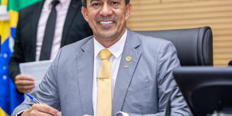 Gabinete Itinerante de Eyder Brasil leva serviços gratuitos à população neste sábado