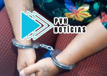 HOMICÍDIO TENTADO: Mulher é presa depois de atacar marido a facadas dentro do banheiro